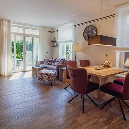 Up Besoeoek - Magnolie Mit Sauna ครุมเฮิร์น ภายนอก รูปภาพ